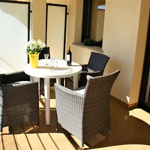 precioso-piso-en-roses-con-piscina-y-parking.catalonia-hotels.com/